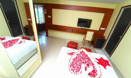Hotel Diamonds Pearl image 13
