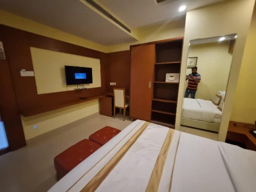 Hotel Diamonds Pearl image 15