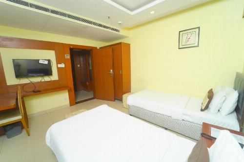 Hotel Diamonds Pearl image 8