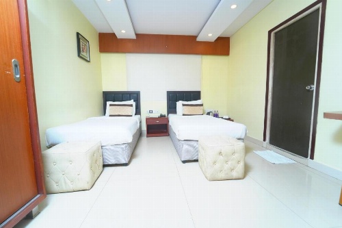 Hotel Diamonds Pearl image 9